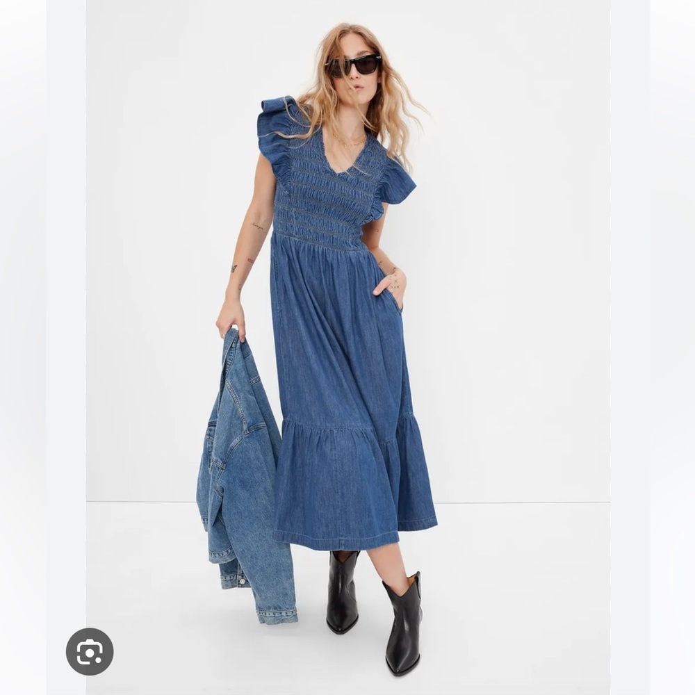 Gap Soft cotton midi dress with pockets. V-neck. Short ruffled sleeves